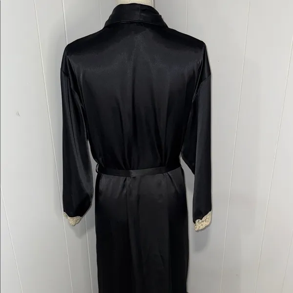 Elegant Black Satin Robe with Lace Trim - Image 5