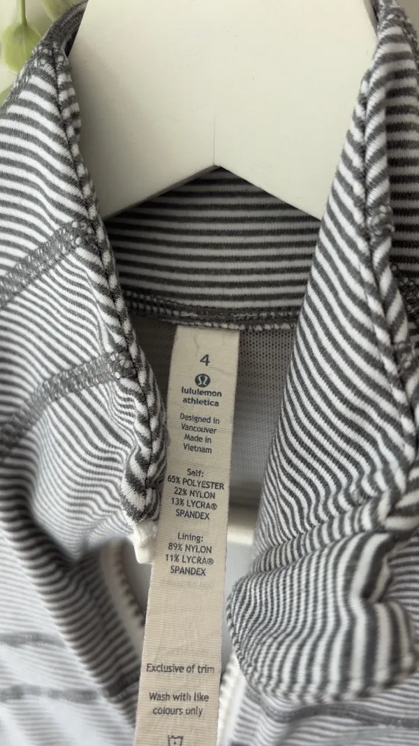rare striped Lululemon Define Jacket in size 4 White and blue - Image 3