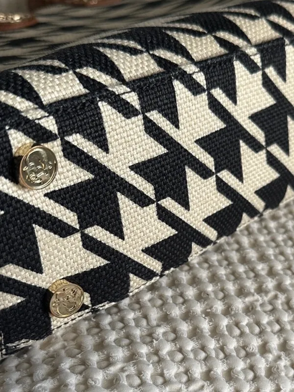 Spartina 449 Black and Cream Houndstooth Tote with Tan Handles - Image 5