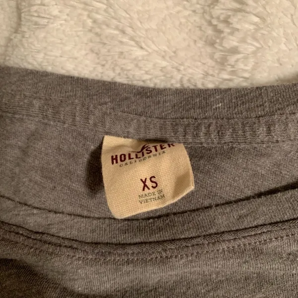 Women’s Hollister Tee - Image 4