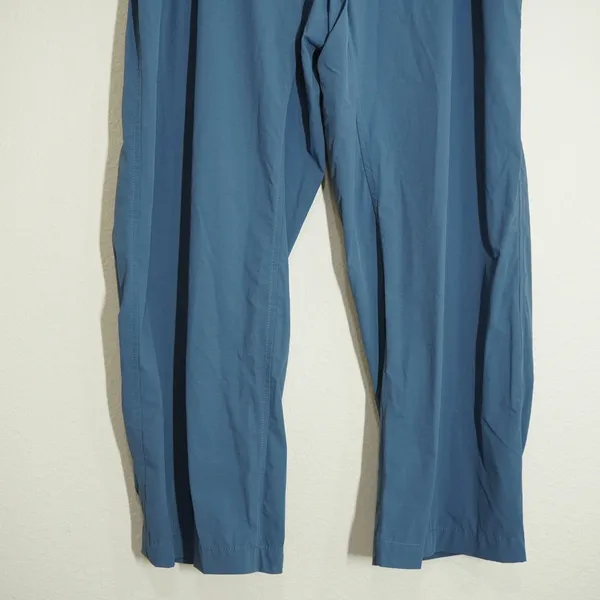 Mountain Hardwear Women's Size Medium Hiking Pants Capri Blue Dynama Ripstop - Image 3