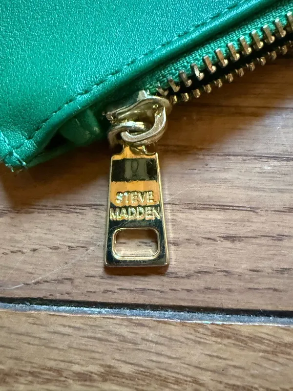 Steve Madden Green Wristlet Wallet ID Window Card Case Organizer Small Pouch - Image 3
