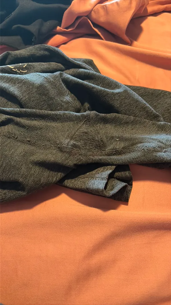 Beyond Yoga Grey Leggings - Image 4