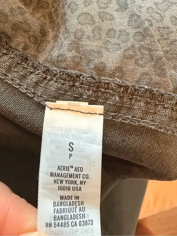 Aerie Adventure Fray Hem Shorts Small - Image 4