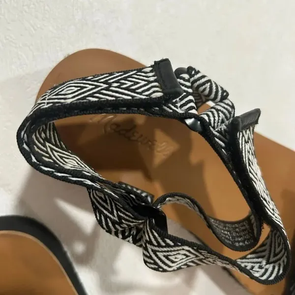 Madewell Black & White Geometric Strap Sandals Size 8.5 Boho Tribal Flat Sandals - Image 9