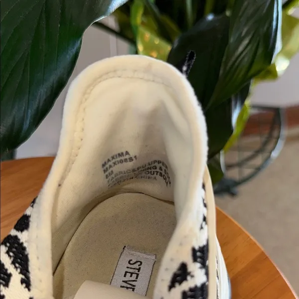 Steve Madden Stylish Black and White Women's Sneakers - Image 5