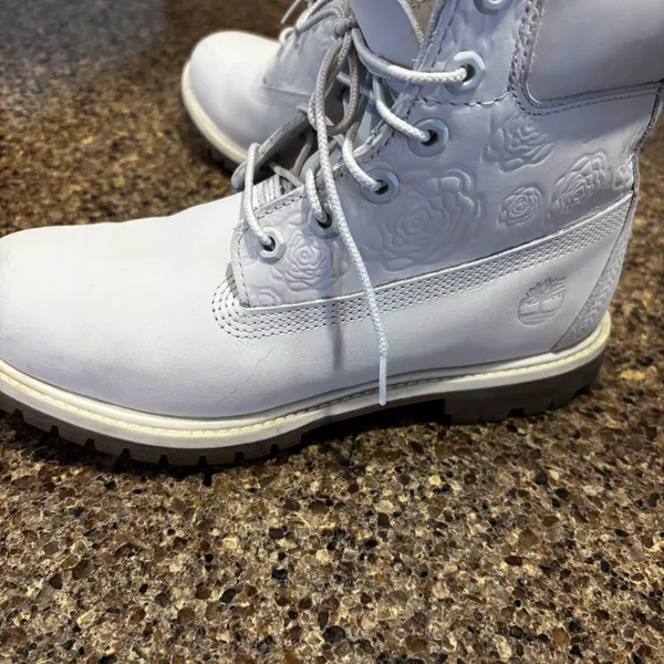 Timberland Off-White embossed Leather Boots womens Sz 9.5 - Image 6