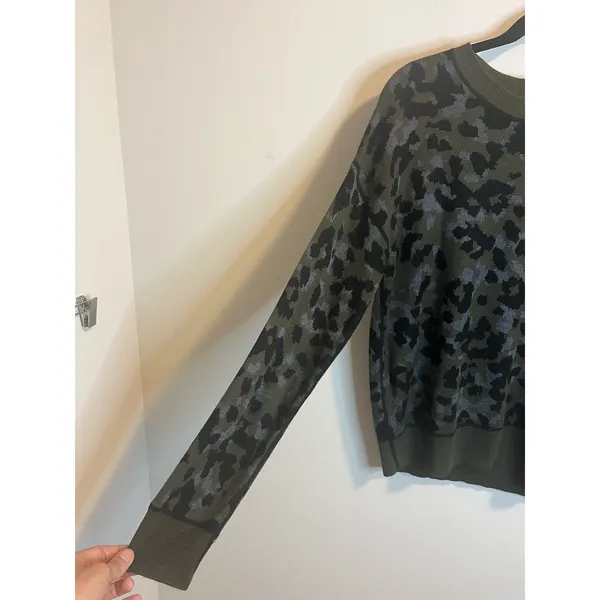 by Anthropologie Ethan Crew Neck Leopard Print Knit Sweater Green Gray Brown M - Image 5