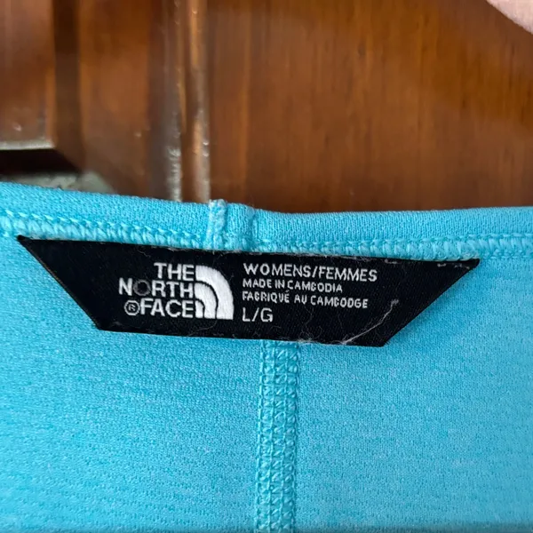 North Face Women's Light Blue V-Neck Top Size Large - Image 3