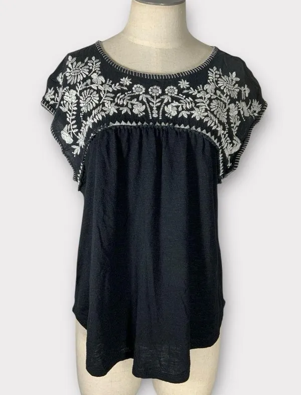 Women’s Hollister Embroidered Boho Blouse Size M - Image 5