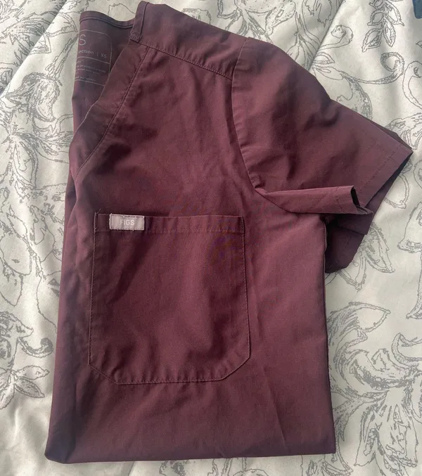 Figs FREEx Catarina one pocket scrub top Dark fig - Image 2