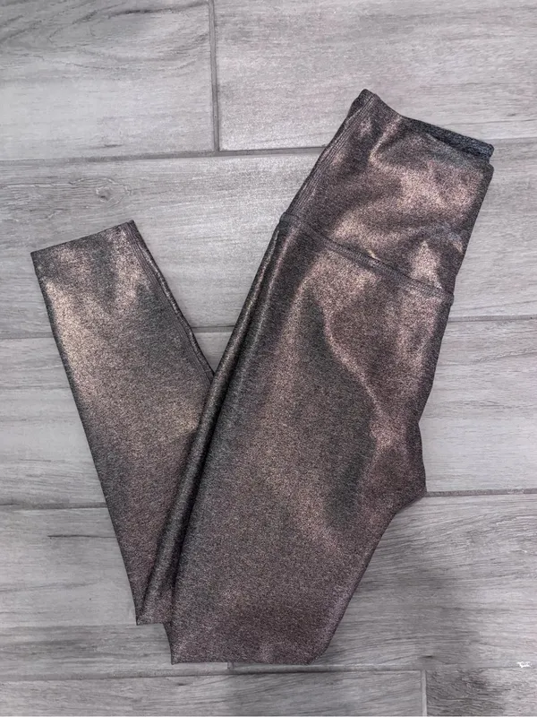 Beyond Yoga Dusted High Waisted Midi legging in Rose Gold size Small - Image 4