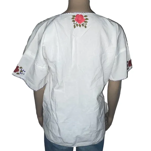 Floral embroidered keyhole top Size L - Image 4