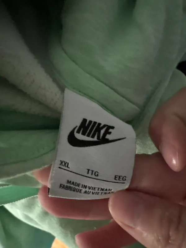 Light Green Nike Sweatshirt - Image 6
