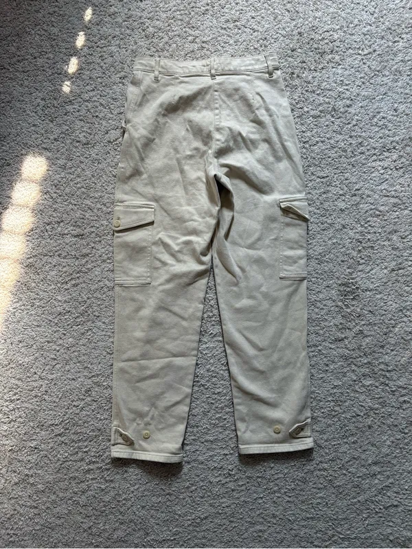 Aritzia Women’s Cargo Pants in Light Beige - Image 4