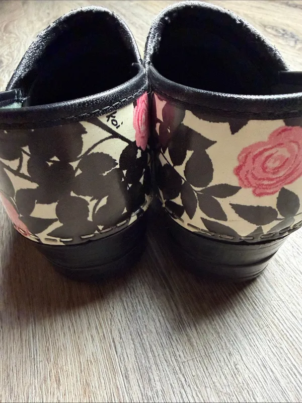 Sanita Koi Patent Leather Floral Rose Danish Clogs Size 38 (US 6.5-7) - Image 8