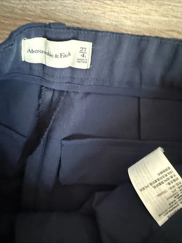 NWT Abercrombie & Fitch Tailored Relaxed Straight Pant in Navy Blue - Image 4