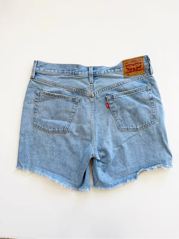 Levi’s 501 Distressed Jean Shorts size 29 - Image 4