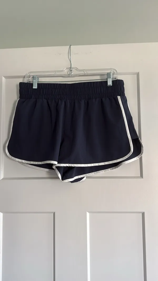 Varley Women’s Large Arlington 2” Running Shorts - Image 4