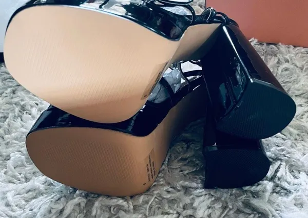 NIB Black Patent Platform Heels Size 6 - Image 4