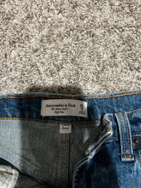 Abercrombie and Fitch Curve Love High Rise Mom Short - Image 3