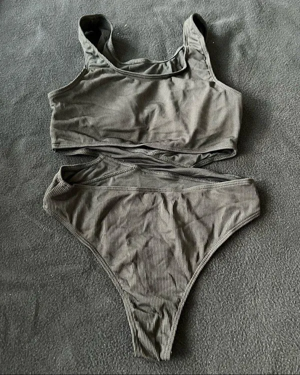 Cross cut out monokini one piece black - Image 5