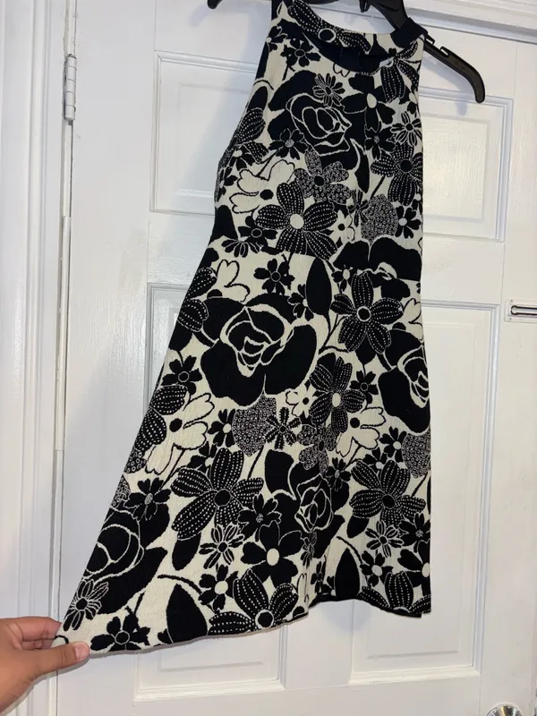 Zara Basic White Black Sleeveless Fit and Flare Dress S Floral Cut Out Back - Image 5