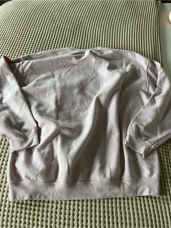 Gildan Pastel Pink Hazel Graphic Crewneck - Image 4