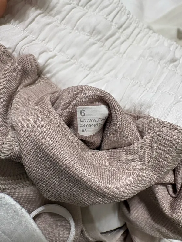 Lululemon Hotty Hot 4" - Image 3