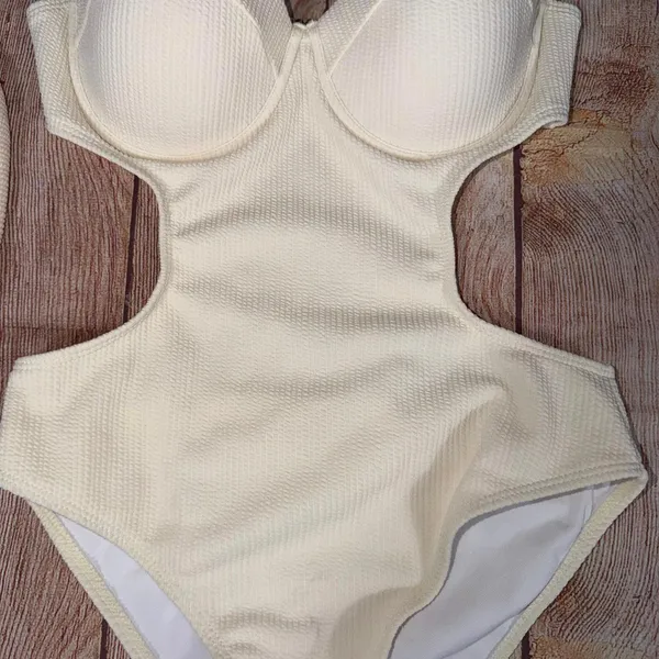 Small Textured Cream Cutout Underwire One - Image 3