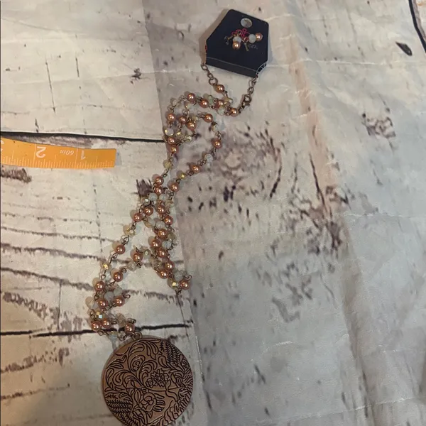 Paparazzi nwt necklace and earrings - Image 3