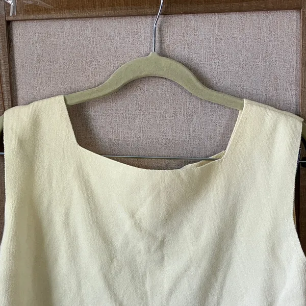 FINAL MARKDOWN Elegant knit Sleeveless Top Size undefined - Image 5
