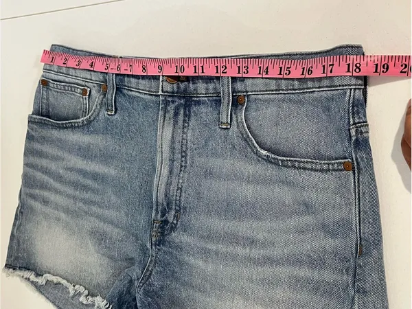 Madewell Distressed The Perfect Jean Short size 32 - Image 6