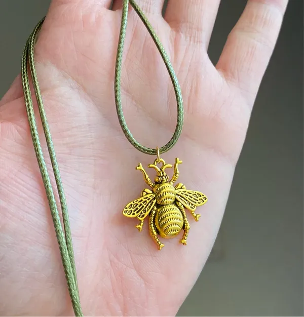 Handmade gold tone bee boho funky vintage antique style simple necklace🐝🧡 - Image 3