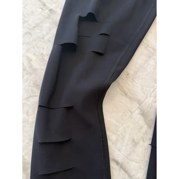 ALO YOGA High Rise Ripped‎ Warrior Leggings Women's xS Black Full Length - Image 4