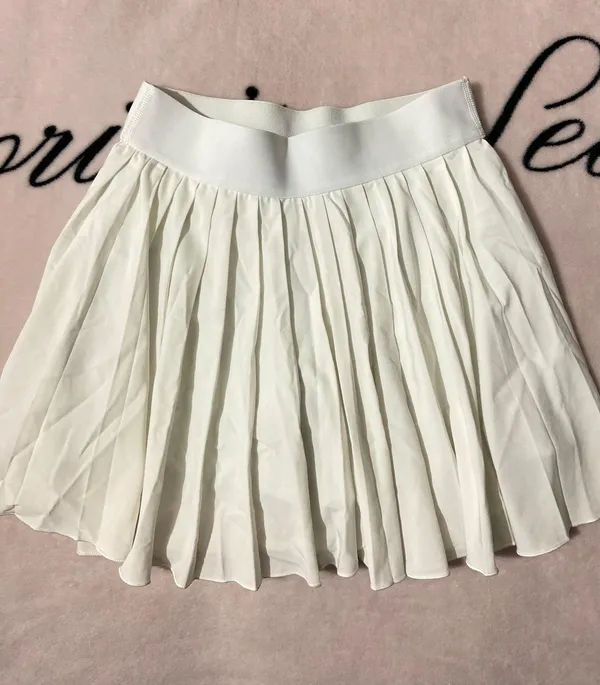Aritzia TNA Skirt - Image 2