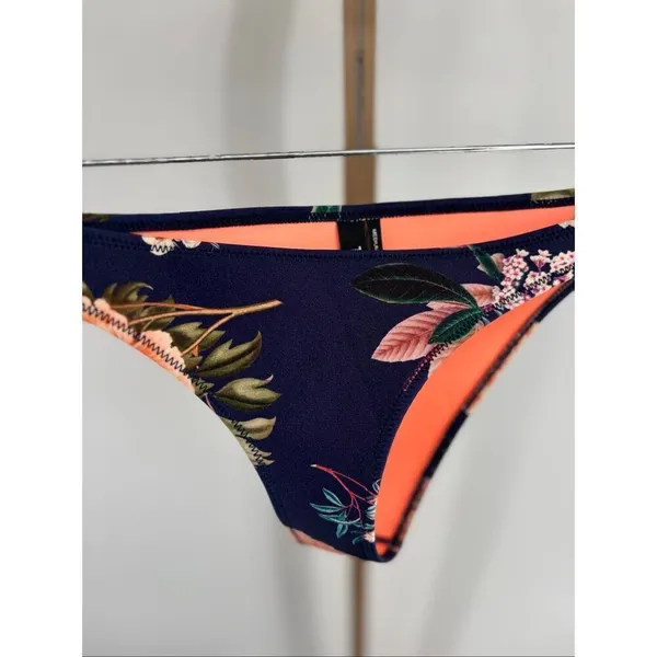 Triangl Navy Floral Neoprene Cheeky Bikini Bottoms Size Medium - Image 6