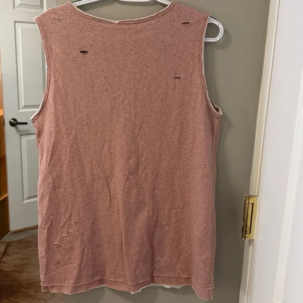 $40 NWOT POL Western Chic Distressed V-Neck Tank Top – Dusty Rose S - Image 4
