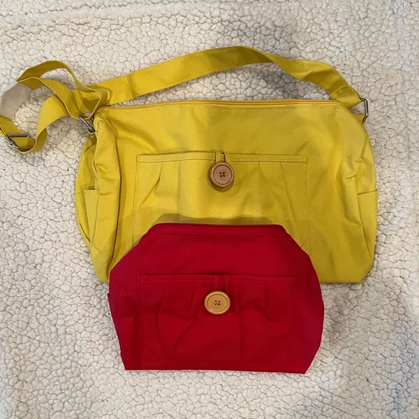 Duffle bag set. 2 med yellow (14 x 7) 1 small red interior and exterior pockets - Image 2