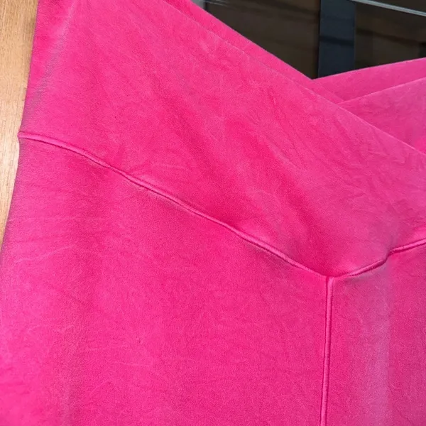 Aerie OFFLINE Real Me criss Crossover Flare Leggings yoga pants highrise fuchsia - Image 7