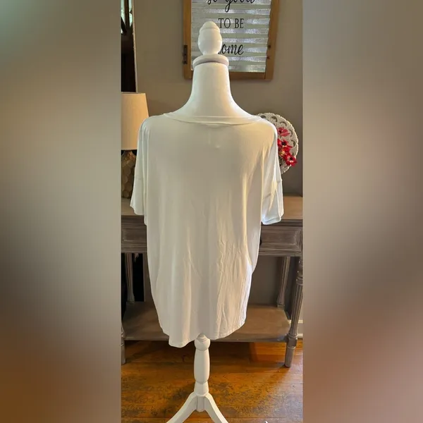 Sew In Love Graphic Tee Size M - Image 3