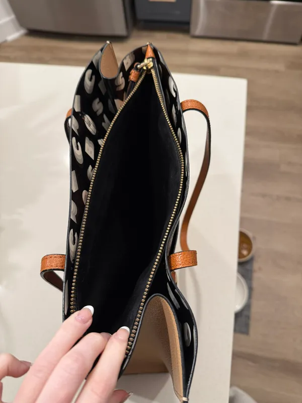 Marc Jacobs Leather Tote - Image 12