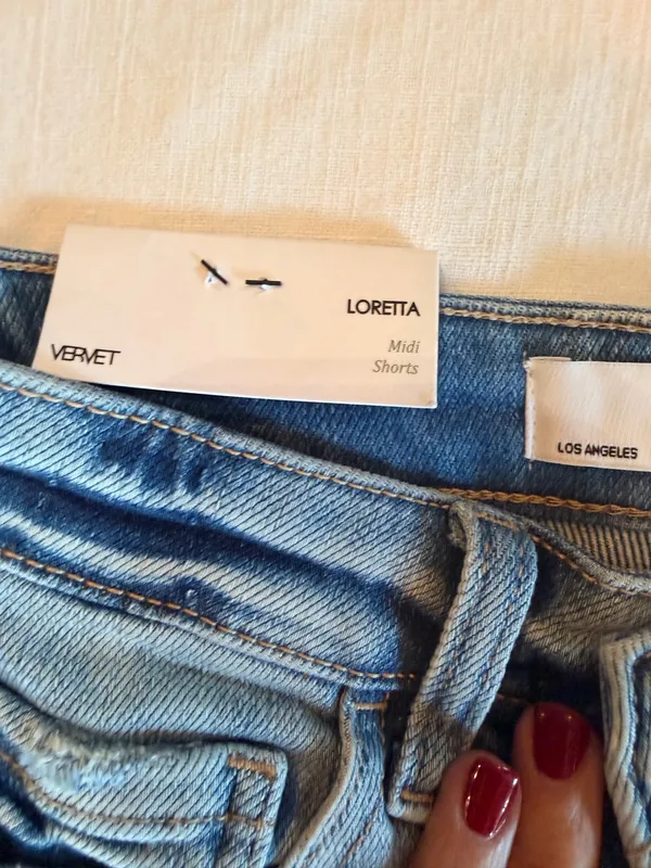 NWT Vervet Loretta Distressed Midi Bermuda Denim Shorts XS - Image 3