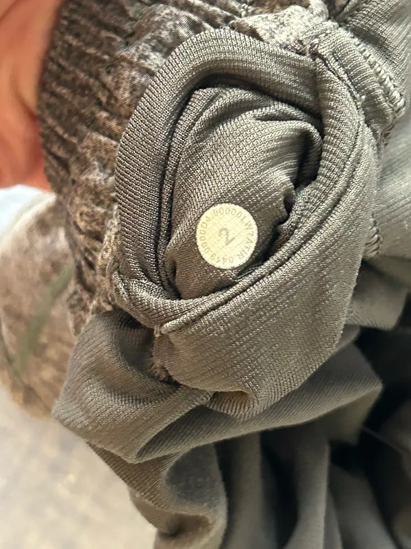 Lululemon Hotty Shorts 2.5" Low-rise - Image 3