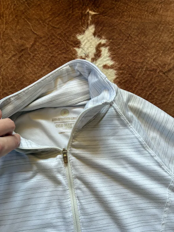 Old Navy Active quarter zip size medium Older style some wear - Image 4