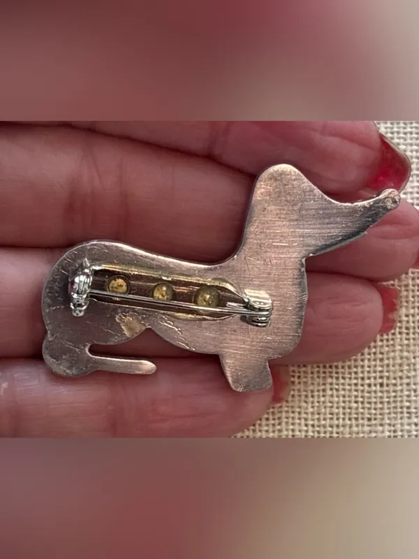 Vintage Silver Tone Dachshund Dog Brooch Pin with Heart Accent - Image 3