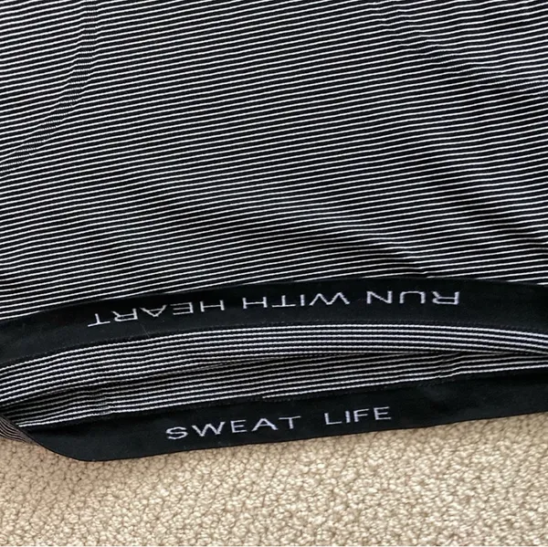 LULULEMON Swiftly Tech Short Sleeve Crew T-Shirt 6 Hyper Stripe Black Like New - Image 7