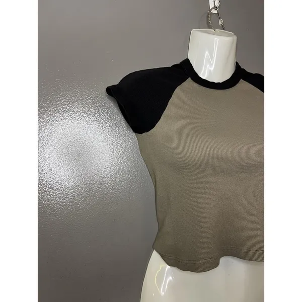 Brandy Melville Shirt Womens One Size Black Colorblock Raglan Cropped Tee Top - Image 2
