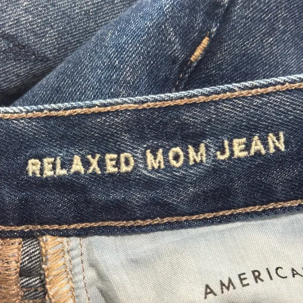American Eagle Relaxed Mom Jeans Women’s Size 4 Medium Wash Frayed Hem - Image 6