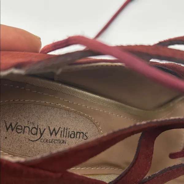 Stylish Burgundy Lace - Image 11